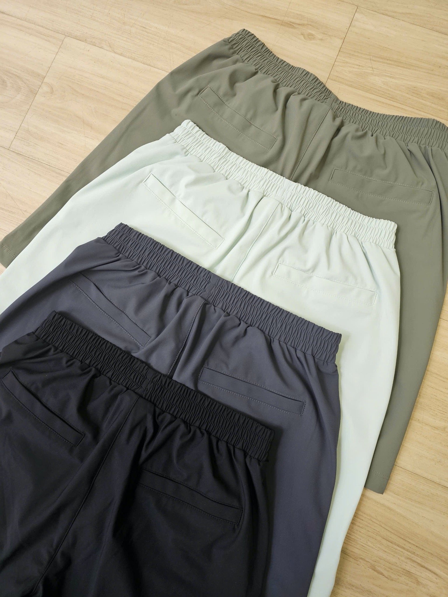 Quần short vải golf Bee Mon túi hộp 4 màu cho bé size 120-160