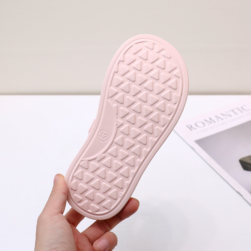 03 - Sandal Miumiu quai dán mềm êm cho bé 3 màu size 27-37
