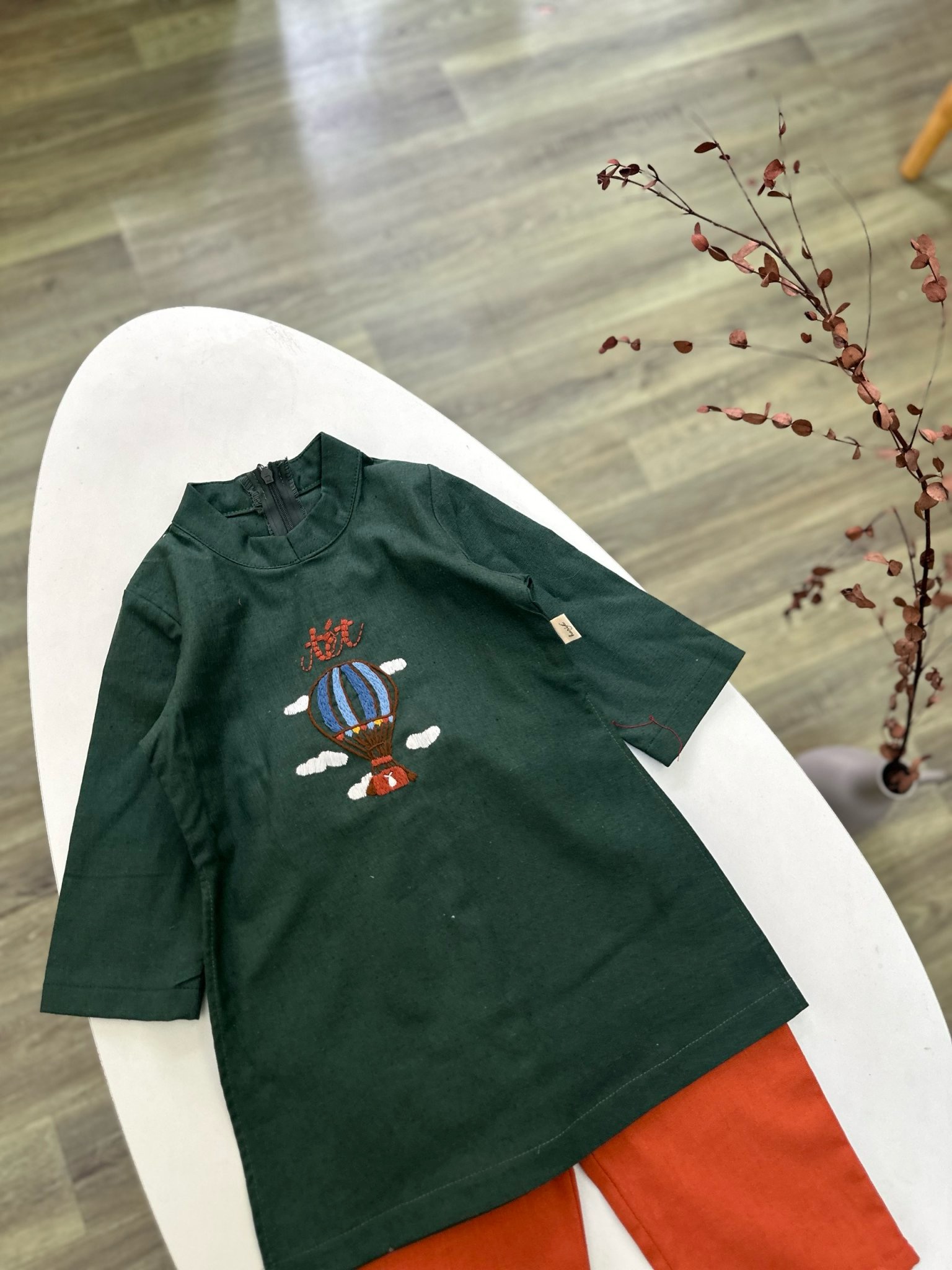 Áo dài linen Harifa thêu ngực nhiều màu BT size 1 - 6y