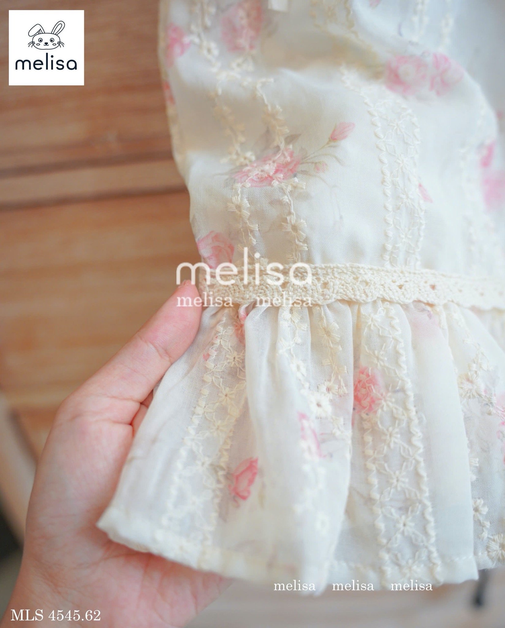 MLS 4545 - Bộ Melisa màu be hoạ tiết hoa thêu bé gái size 2-11y