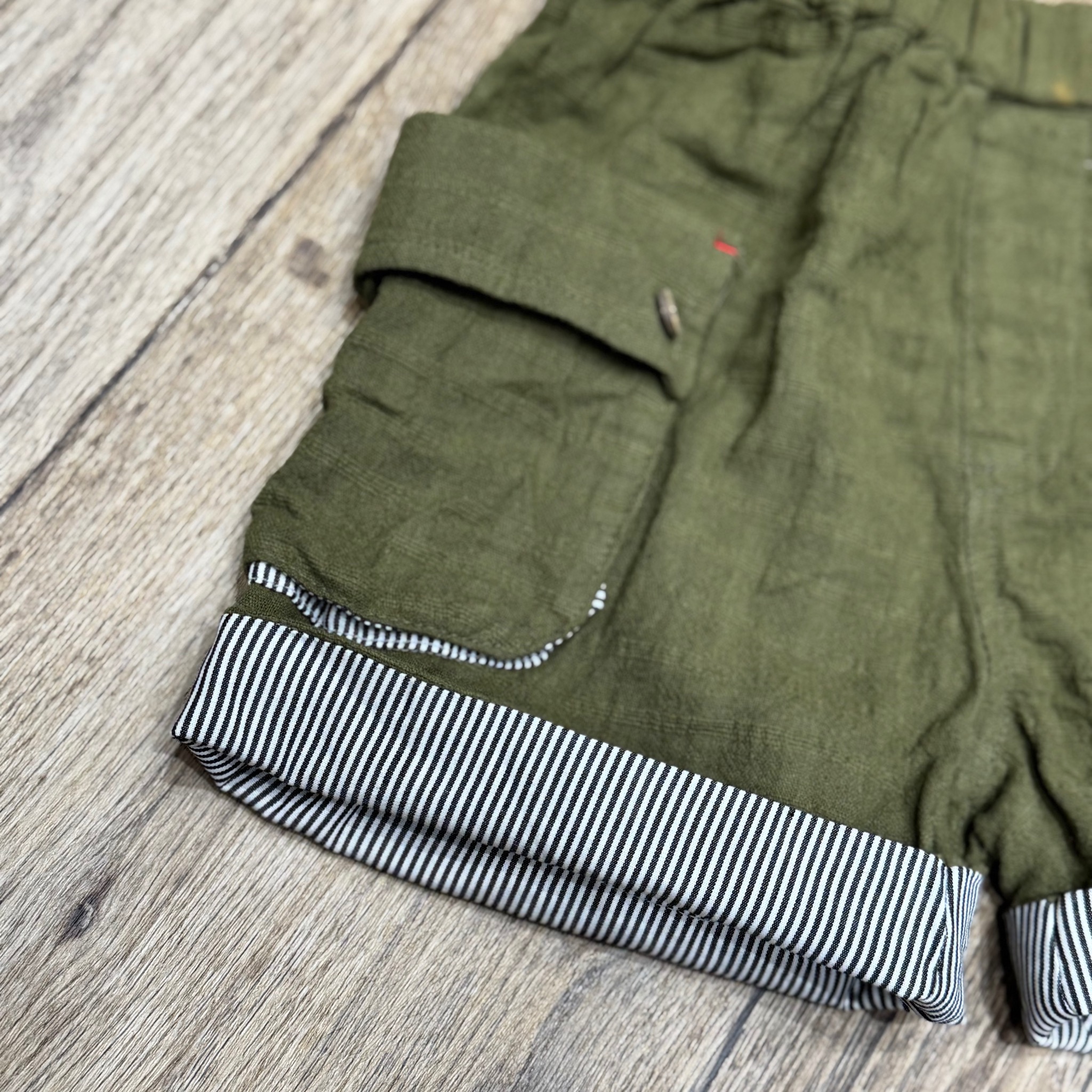 Quần short Moimoln màu rêu gấu kẻ cho bé size 90-110