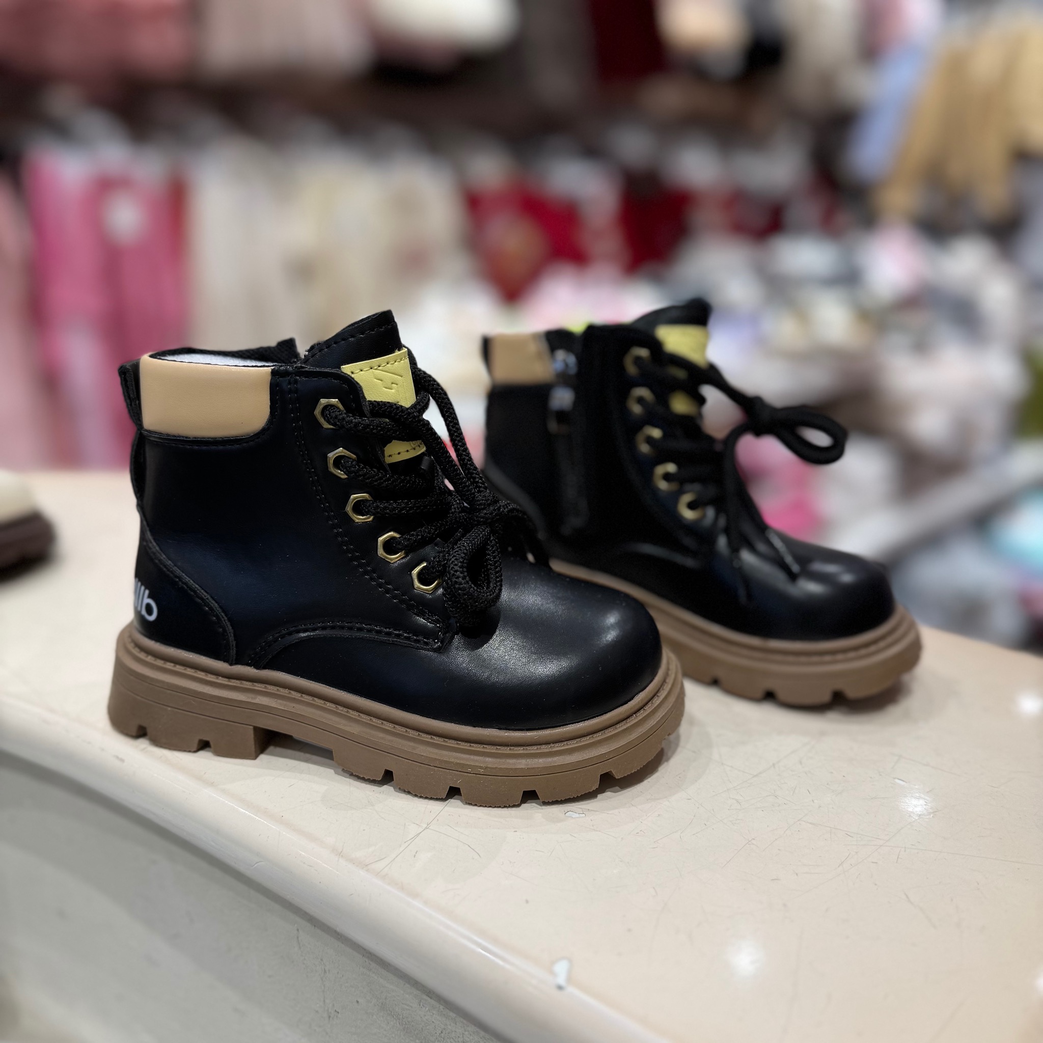 TM - 06 - Bốt cao cổ khóa cạnh DLLB 2 màu kem/đen cho bé size 26-37
