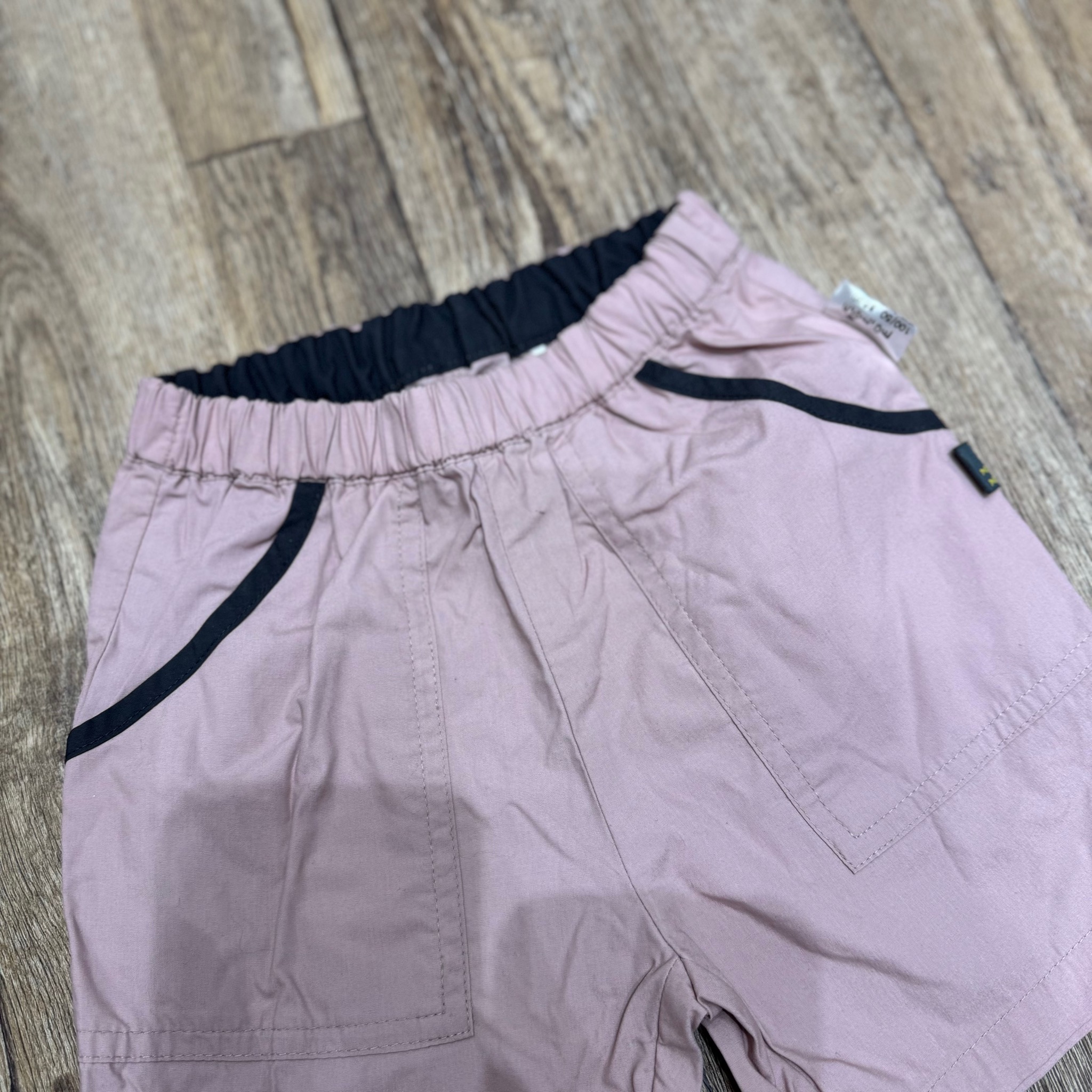 Quần short kaki Moimoln màu hồng viền nâu bé gái size 90-110