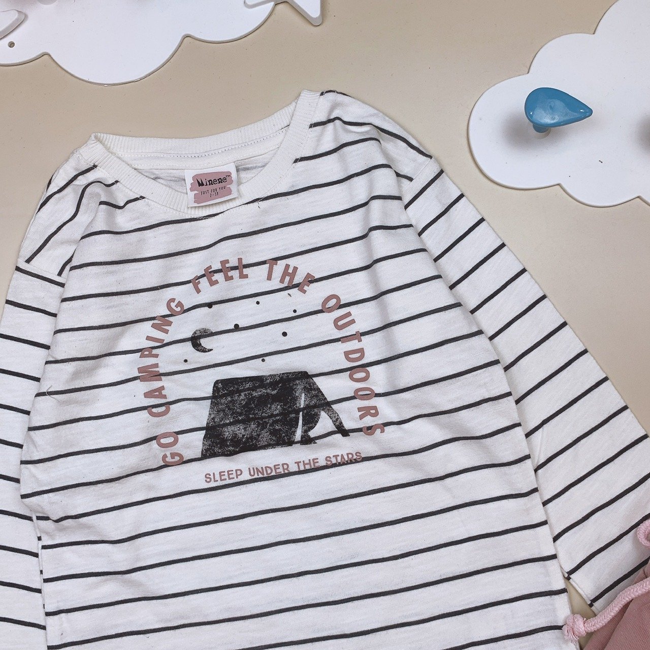 Bộ Minene áo cotton + quần jogger da cá áo kẻ trắng BTBG
