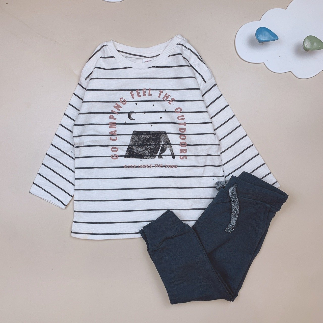 Bộ Minene áo cotton + quần jogger da cá áo kẻ trắng BTBG