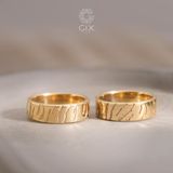  Nhẫn Cặp Trơn Khắc Hoa Văn Gix Jewel - GCR25050127 