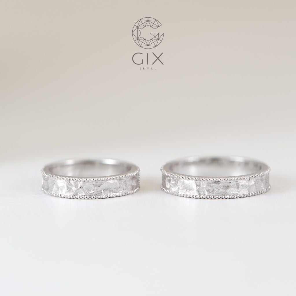  Nhẫn cưới vàng trắng trơn mới nhất vát nhám hoa văn đẹp lạ Gix Jewel 