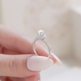  Nhẫn cầu hôn kim cương vàng trắng 18k - Everglow | Gix Jewelry 