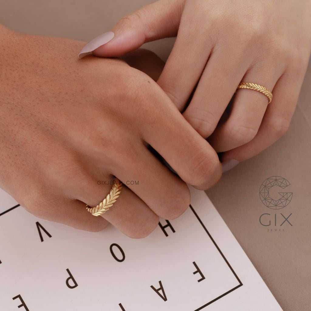 Nhẫn cưới hoa văn độc lạ thiết kế riêng vàng tây 18k đẹp Gix Jewel