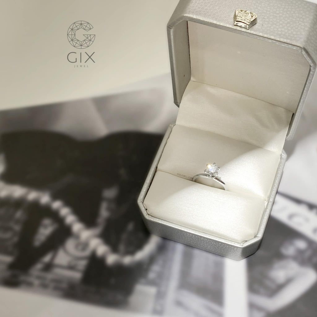 Nhẫn cầu hôn trơn đẹp đơn giản vàng 18k đính kim cương cao cấp Gix Jewelry