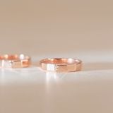  Nhẫn cưới vàng 18k vát cạnh sang trọng đính kim cương Gix - GCR25050008 