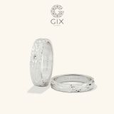  Nhẫn cưới vàng 18k vát hammer đính kim cương tấm - GCR25050078 