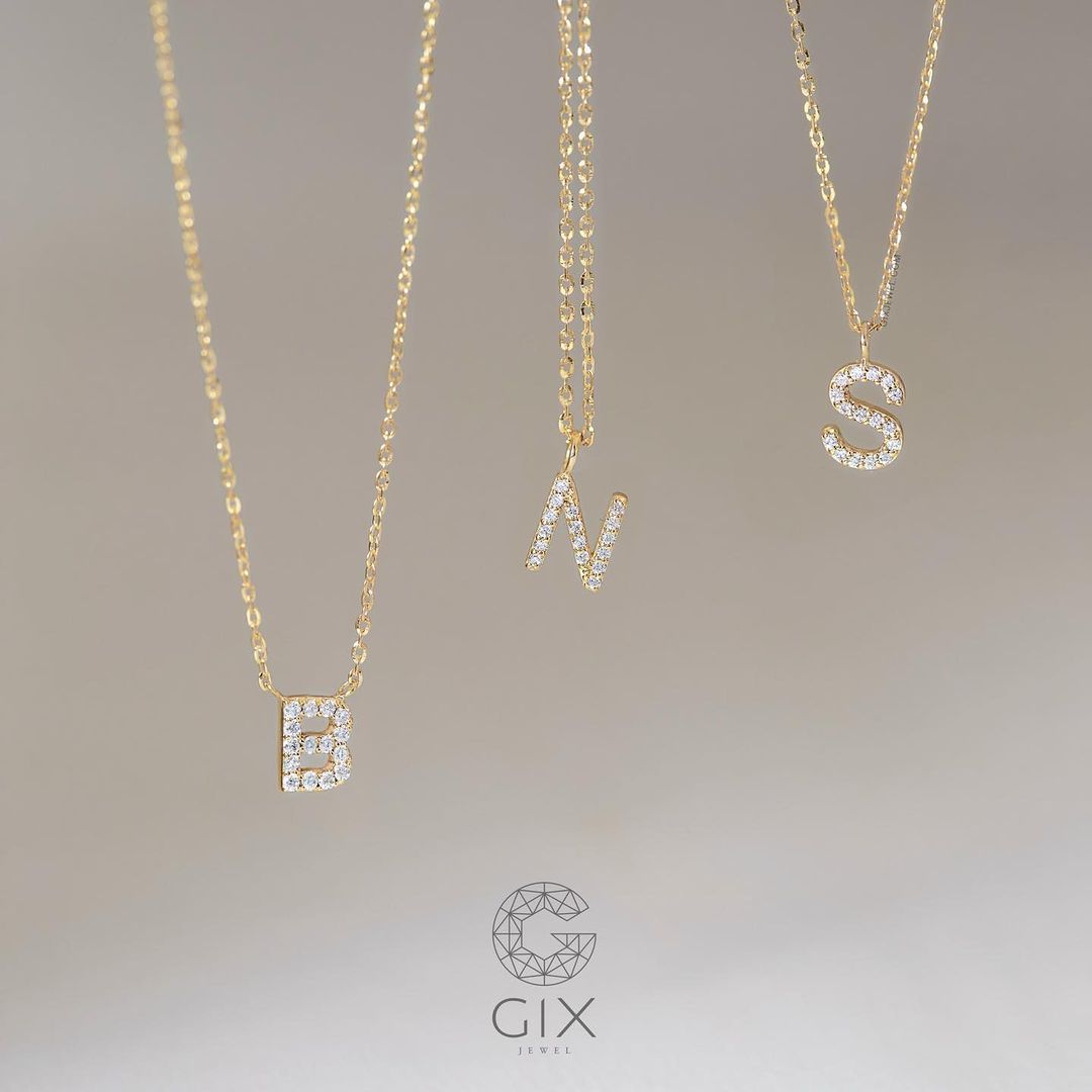  Vòng cổ nam nữ mặt chữ vàng 18k khắc tên theo yêu cầu Gix Jewel 