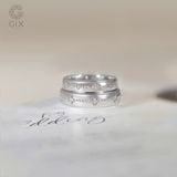  Nhẫn cưới hoa văn đẹp vàng 18k kiểu Hàn Quốc đính kim cương nhân tạo sang trọng Gix Jewel 