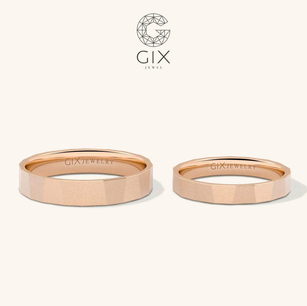 Nhẫn cưới đôi đẹp vàng tây bạc 925 vát dọc độc lạ khắc chữ & tên - Gix