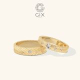  Nhẫn đôi bạc bản vuông mạ vàng khắc hoa văn Gix Jewel - GCR25050088 
