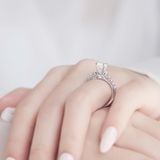  Nhẫn cầu hôn kim cương vàng trắng 18k đính moissanite Gix Jewelry 