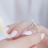  Nhẫn kim cương cầu hôn vàng trắng đính kim cương - Bridge Light | Gix Jewel 