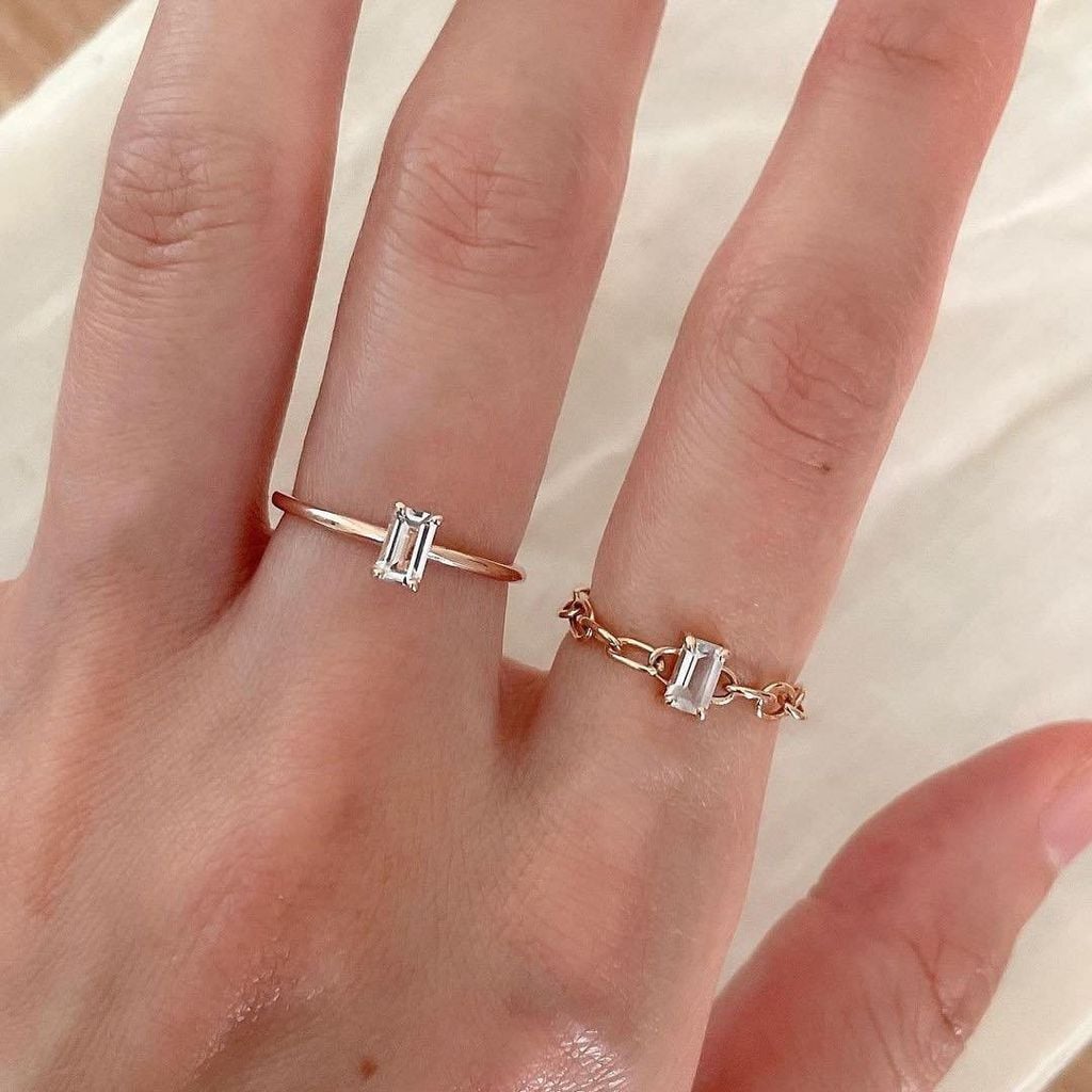 Mẫu nhẫn cầu hôn đơn giản vàng 18k đai trơn đính kim cương cao cấp Gix Jewelry
