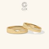  Nhẫn cưới hiện đại vàng trắng đính kim cương bản to đẹp khắc chữ Gix Jewelry 