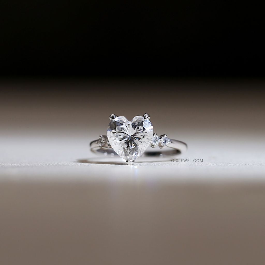  Nhẫn vàng trắng cầu hôn đính kim cương trái tim - Blush Heart | Gix Jewel 