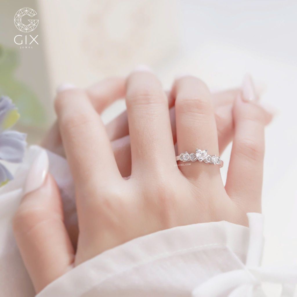  Nhẫn cầu hôn vàng trắng đính kim cương trái tim - Trilogy Love | Gix Jewel 