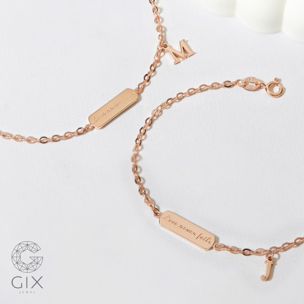  Vòng đeo tay nữ vàng 18k bạc 925 handmade dạng xích gắn charm chữ cái Gix 
