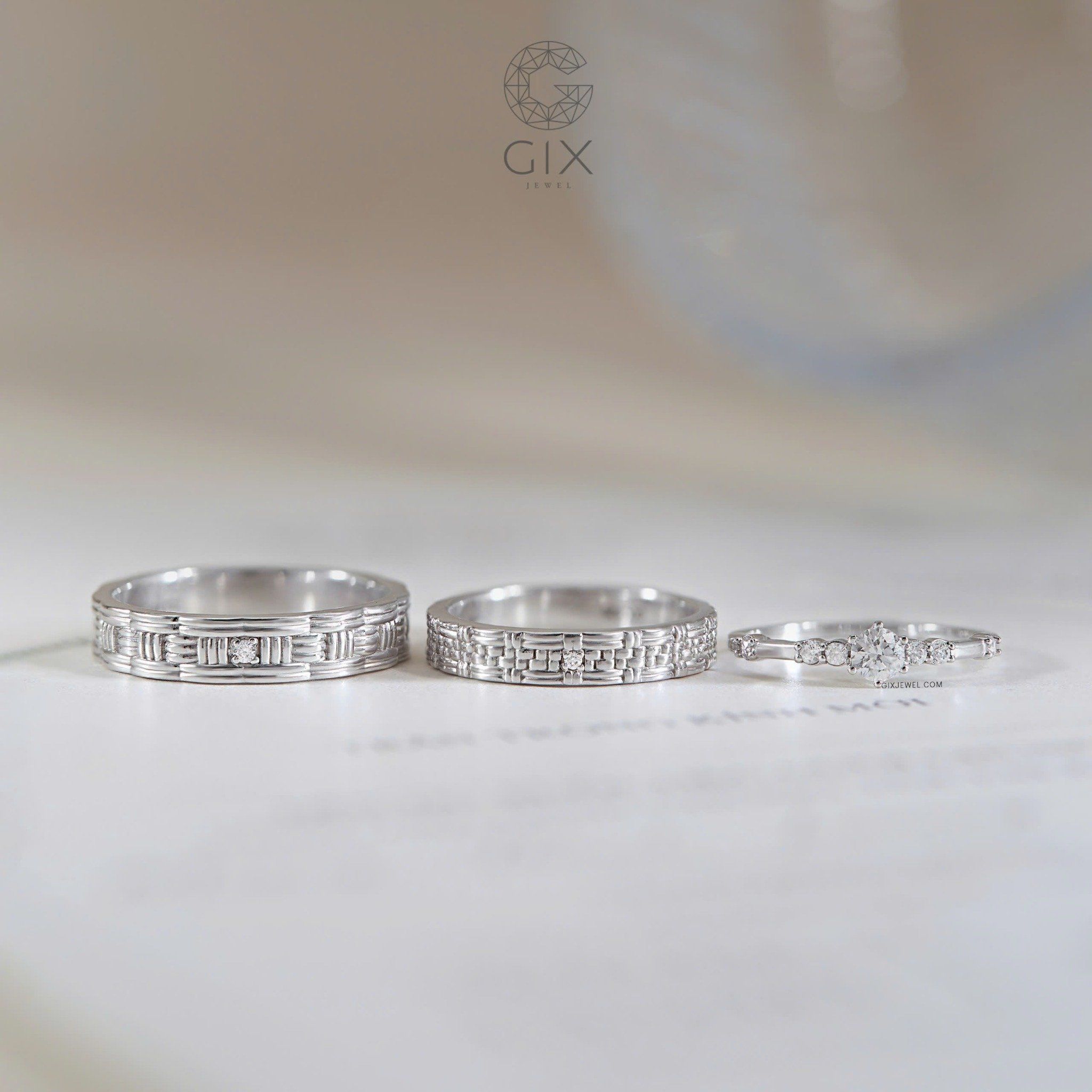  Nhẫn cưới kiểu đẹp vàng tây 18k bản to phong thuỷ đính đá Gix Jewel 