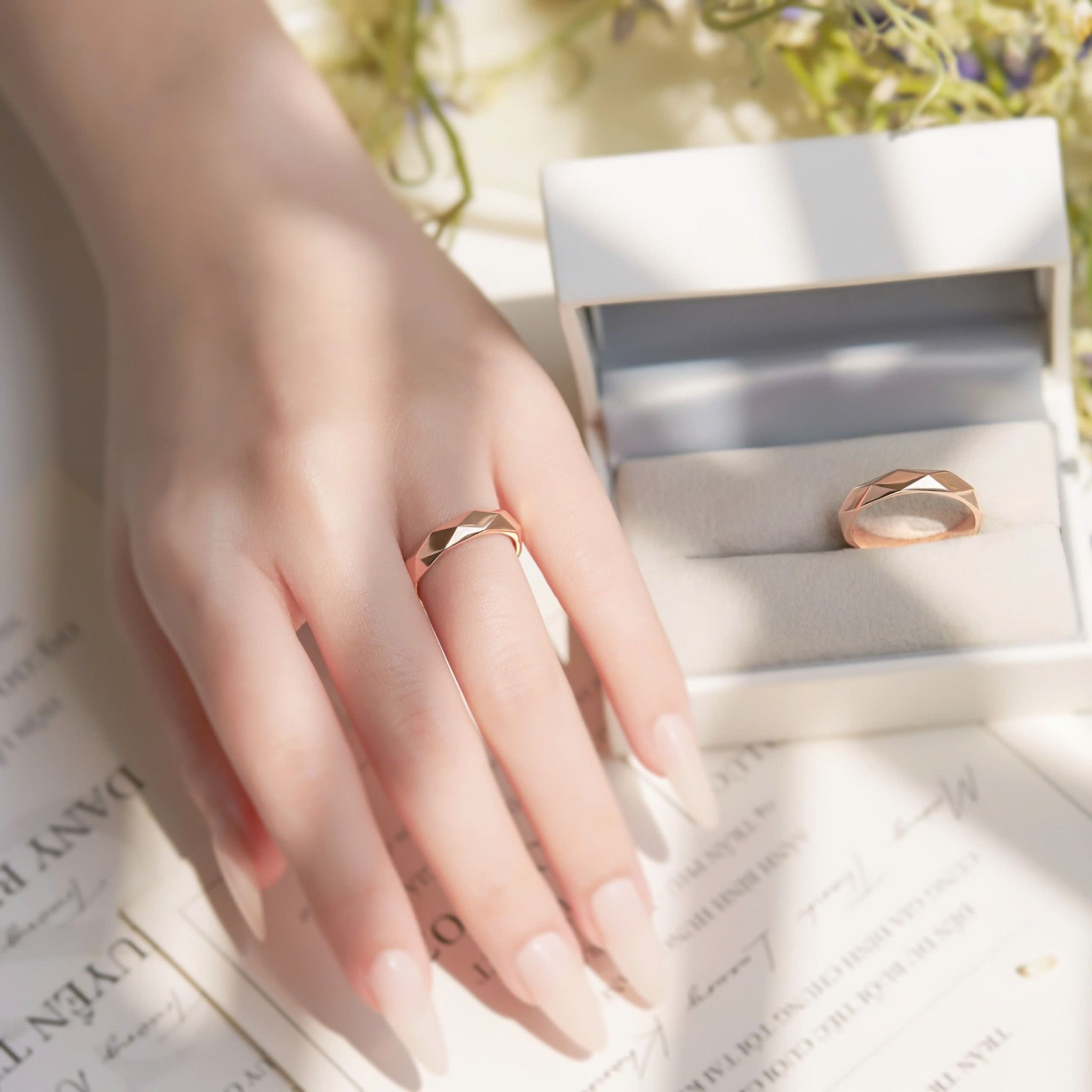  Nhẫn cưới thiết kế riêng vàng 18k hiện đại vát cạnh cao cấp Gix Jewel 