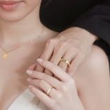  Nhẫn cưới vàng hồng rose gold đẹp sang trọng khắc vân tay đính đá Gix Jewel 