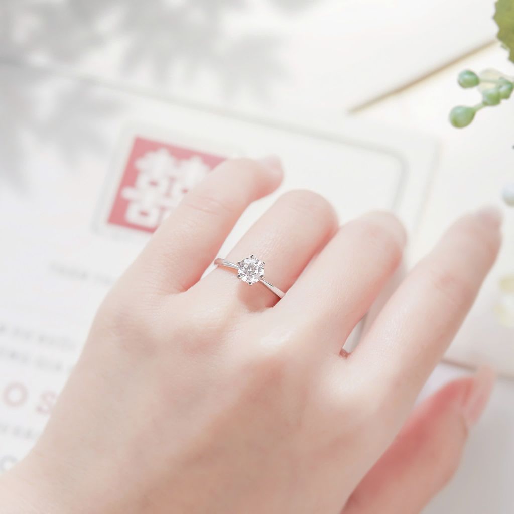  Nhẫn đính kim cương cầu hôn vàng trắng 18k - Luxe Dot | Gix Jewel 