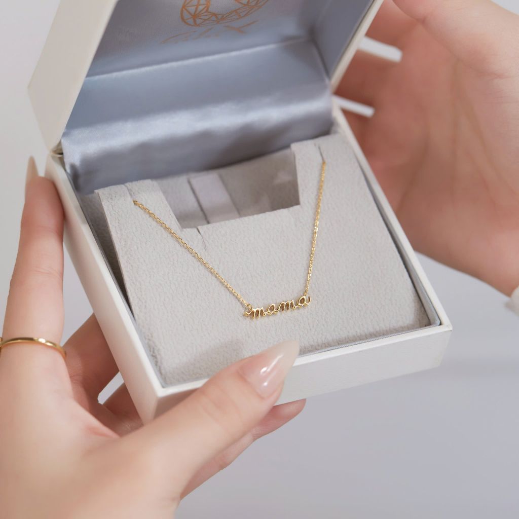  Mặt Dây Chuyền Vàng 18K Khắc Chữ Mama Theo Yêu Cầu Gix Jewel 