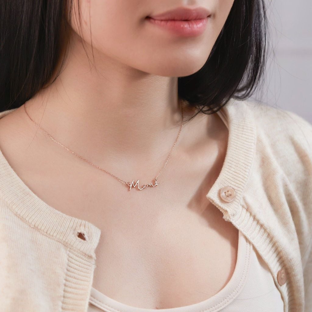  Mặt Dây Chuyền Vàng Hồng Khắc Chữ Mama Ý Nghĩa Theo Yêu Cầu Gix Jewel 