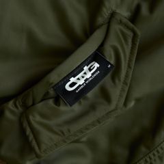 DETACHABLE-SLEEVE BOMBER JACKET / GREEN