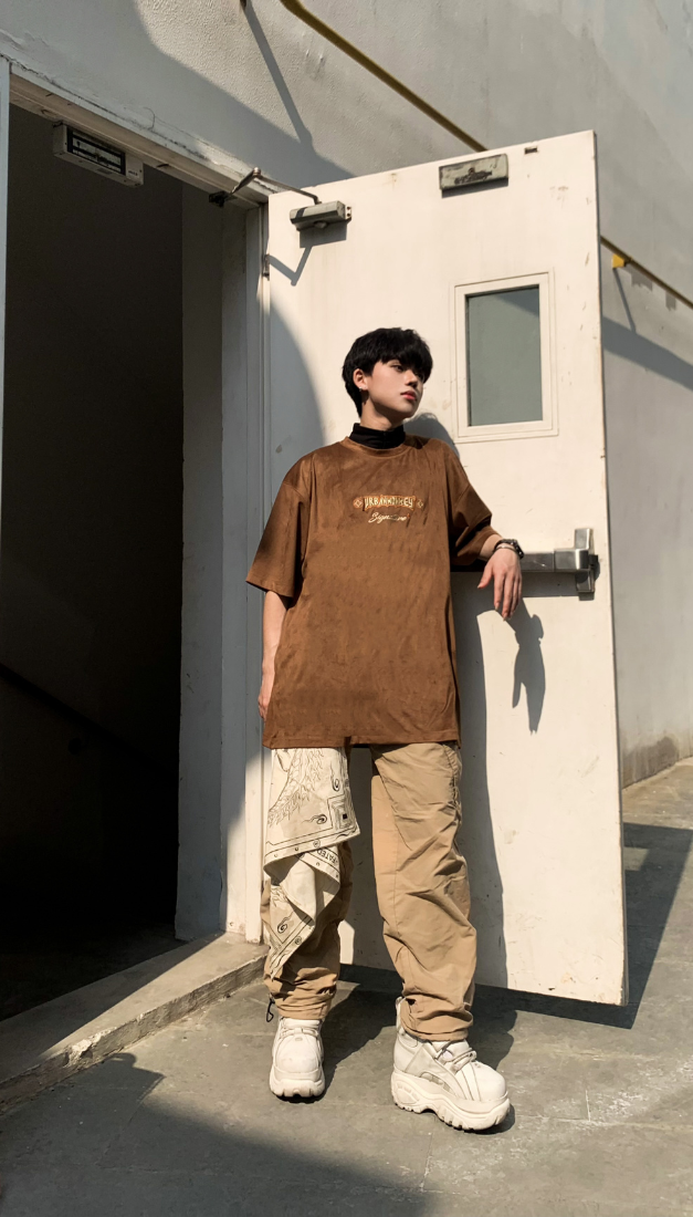  GOBLIN SIGNATURE SUEDE TEE BROWN 