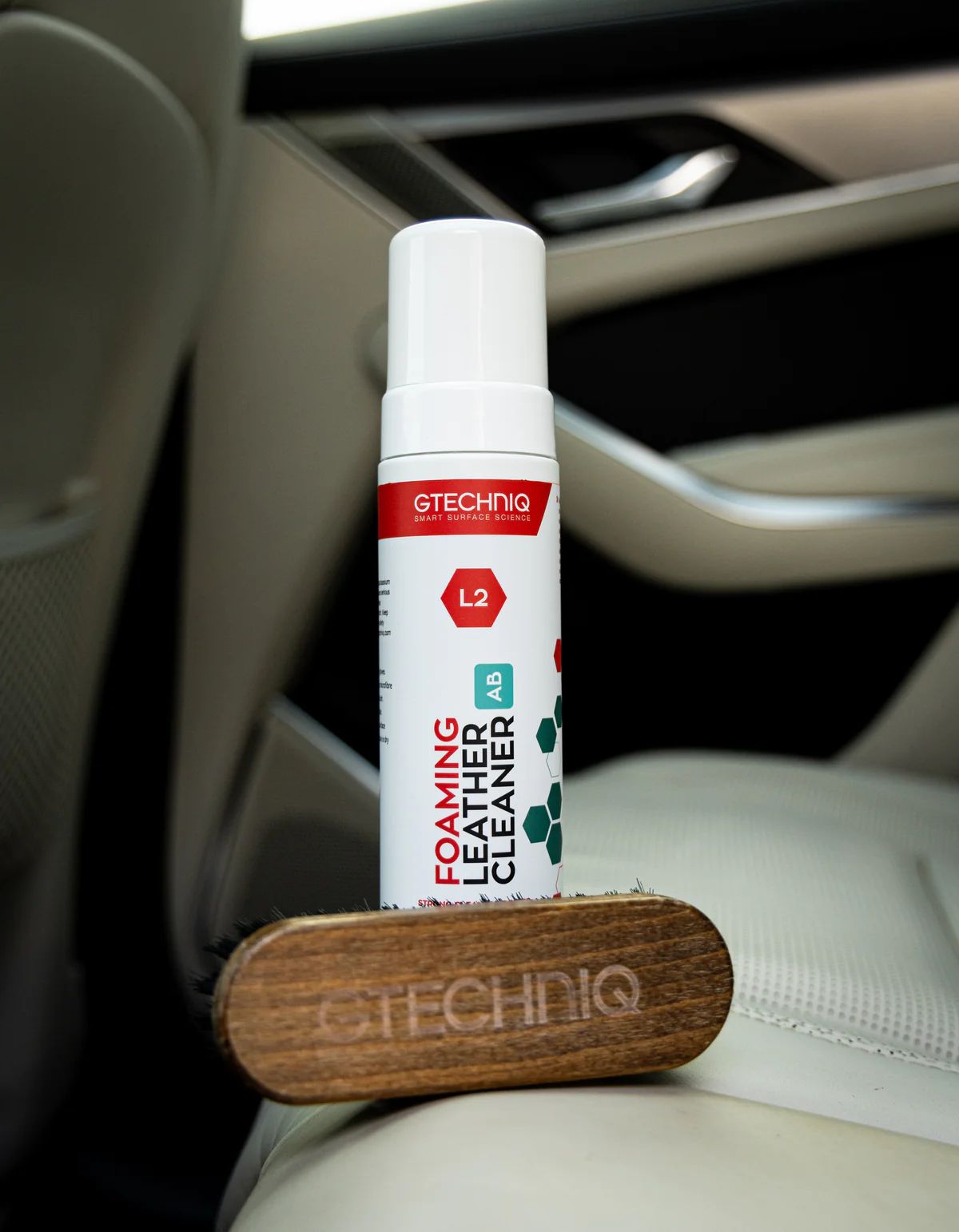  Bọt Làm Sạch Và Khử Khuẩn Ghế Da Chuyên Sâu - L2 Foaming Leather Cleaner 200ml 