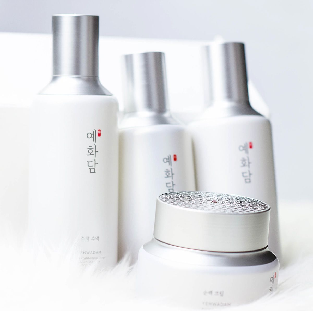 Sữa Dưỡng Sáng Trắng Da Yehwadam Pure Brightening Emulsion (140Ml)