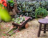 Mô hình xe bò chở hoa