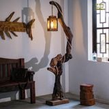 Đèn trụ gỗ lũa