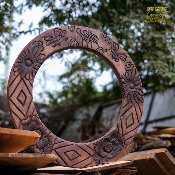 khung-guong-go-dieu-khac