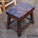 Ghế khắc hoa cúc