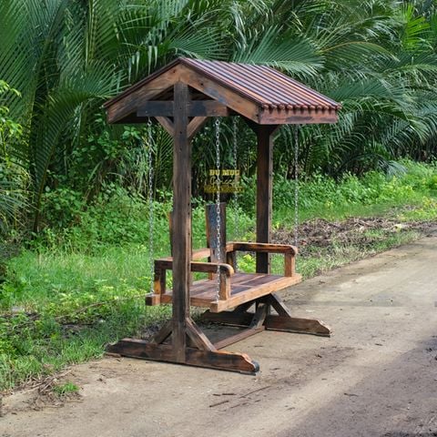 Xích đu gỗ có mái che
