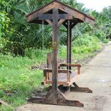 Xích đu gỗ có mái che