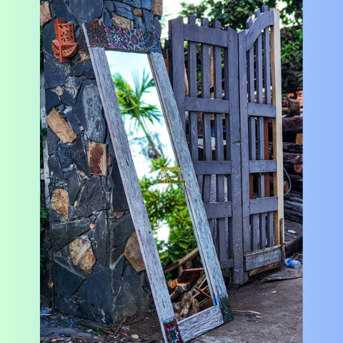 Khung gương điêu khắc