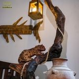 Đèn trụ gỗ lũa