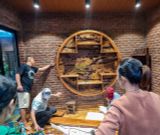 Kệ tủ trưng bày dáng tròn