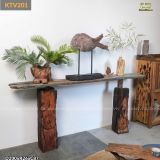 Kệ gỗ lũa áp tường trụ Mắt Cửa