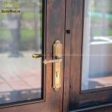 Cửa gỗ hoài niệm