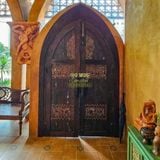 Cửa gỗ vòm điêu khắc