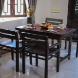 Bàn ăn ấm cúng, phong cách cổ điển